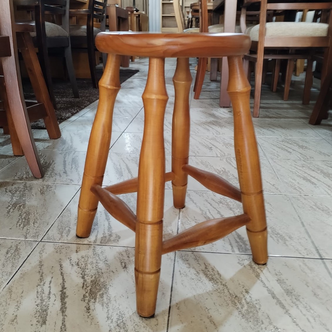 Taburete Bajo Pata Torneada en Madera A Medida Personalizado - Imagen 3