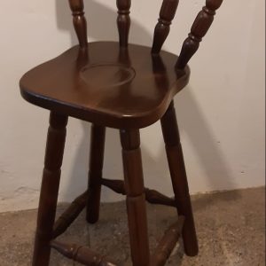 Butaca para Bar Torneada en Madera A Medida Personalizada